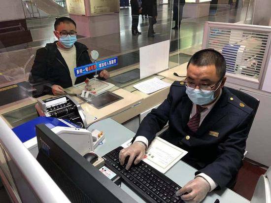 
春运团体票管理首日 3小时近300家企业在线注册：星空·综合体育(图2)