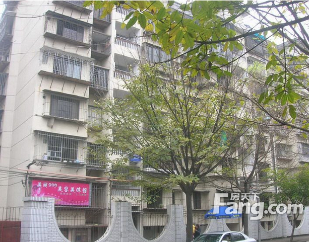 星空·综合体育_国外主播直播《逃生2》惨遭游戏与女儿双重惊吓(图2) 星空综合