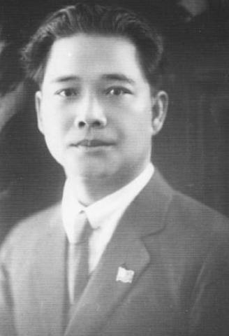 “星空·综合体育”
搞笑GIF段子:如果这个操作乐成了 他就是个王者 失败了他就会住进医院(图1) 星空·综合体育